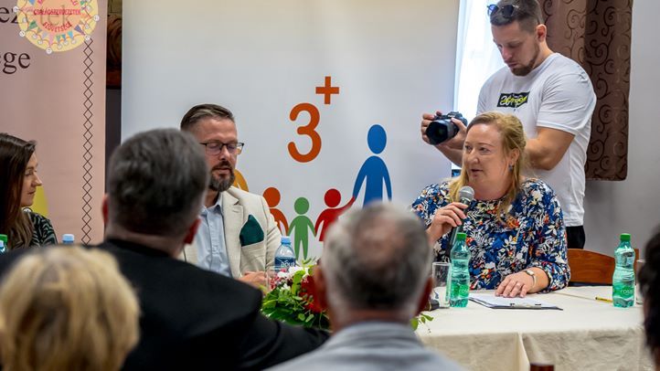 A szülőföldön való megmaradás kérdéseiről tanácskoztak a délvidéki Topolyán.Fotó:KCSSZ 