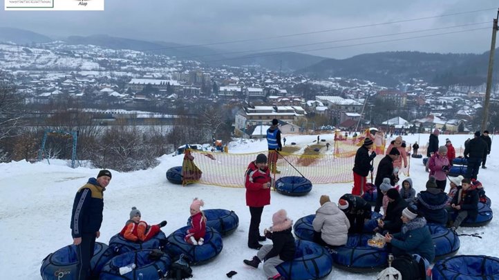 Síelés, hófánkozás a KMNE tagcsaládjaival