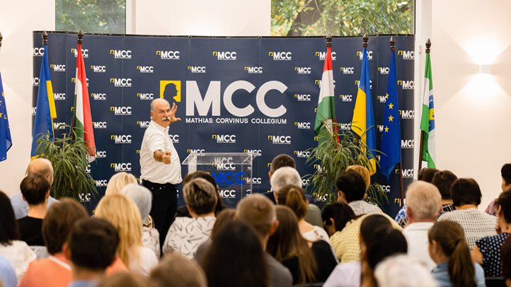 Berecz András felnőtteknek mesélt Beregszászon - Félbevágott pipafüst