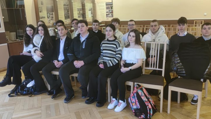 Kossuthosok a beregszászi KÉSZ viselet- és ékszerkiállításán