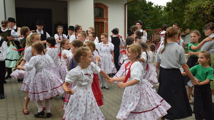 IV. Népi és Hagyományőrző Napok Mezőváriban - Perdült a szoknya, zengett az ének. Fotó: Kárpátinfo/Kovács Erzsébet