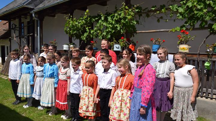 Pünkösdváró: a Nagyberegi Tájház évadzáró foglalkozása - Fókuszban a bibliai történet. Fotó: Kárpátinfo/Kovács Elemér