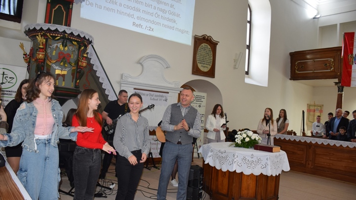 KRISZ dicsőítő délután Mezőváriban