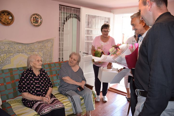 100. születésnapján köszöntötték Pál Erzsébetet Búlcsúban. Fotó: Kovács Erzsébet