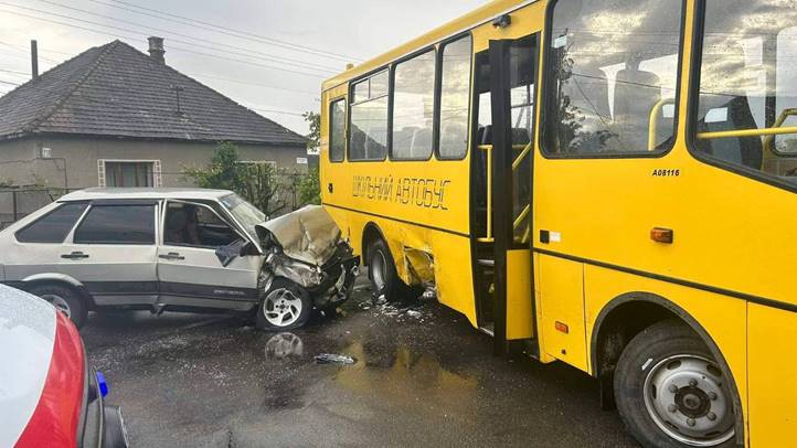  Iskolabusz balesetezett Gáton