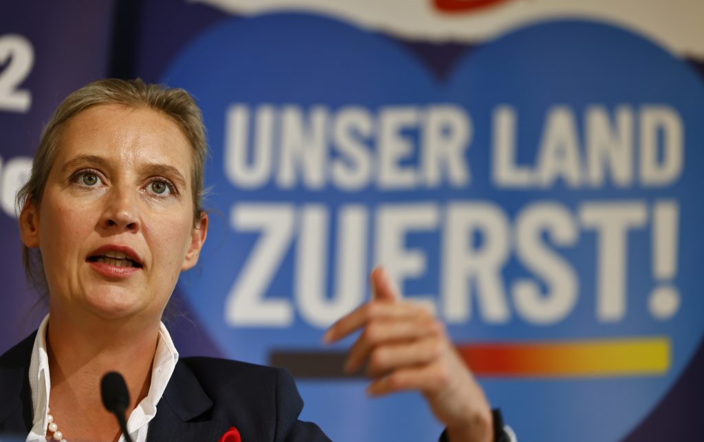 Alice Weidel, az Alternatíva Németországért (AfD) jobboldali politikai párt elnökhelyettese sajtótájékoztatón vesz részt, 2022. szeptember 08-án. (Fotó: EPA/HANNIBAL HANSCHKE)