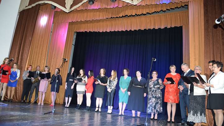 Szalagavató a Beregszászi Bethlen Líceumban - Legyetek jó emberek! Fotó: Kárpátinfó/ Kovács Erzsébet