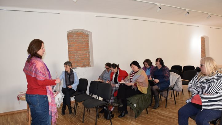 Viseletvarrók szakmai napja az ungvári várban - Inspiráció Kárpátalja népi varrásmintáiból és díszítményeiből. Fotó: Kárpátinfó/ Kovács Erzsébet