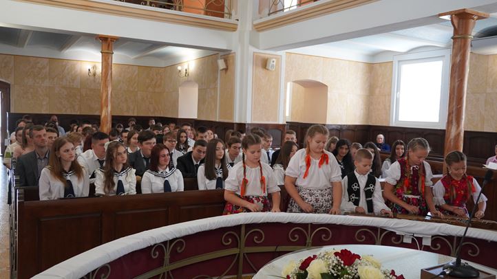 A Kárpátaljai Magyar Líceum központi tanévnyitója Nagydobronyban - Az anyanyelvi oktatás megőrzése a cél