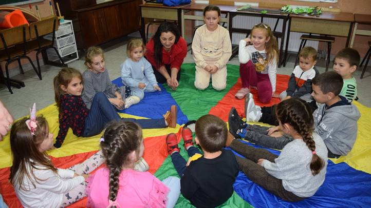 Családi délután a rózsahölgyek szervezésében - Híd a generációk között. Fotó: Kárpátinfó/ Kovács Erzsébet