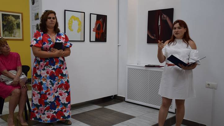 Irodalmi tárlatvezetés a Na’Conxypan Galériában - Ihlet és múzsa – a közös kútfő. Fotó: Kárpátinfó/ Kovács Elemér