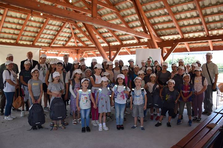 Kárpátaljai gyerekek iskolakezdését is segíti az MRSZ - Megérkeztek a szeretet-táskák. Fotó: Kárpátinfó/ Marton Erzsébet