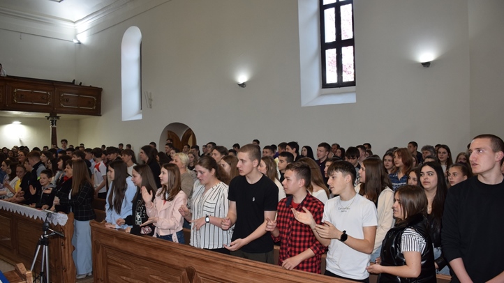 KRISZ dicsőítő délután Mezőváriban