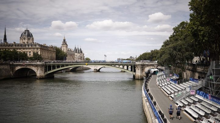 A 19:30-kor kezdődő megnyitóünnepség a Szajnán lesz (Fotó: EPA/Yoan Valat)
