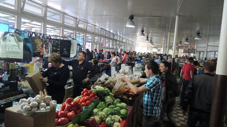 A piacokon télen-nyáron bőséges a kínálat. Fotó: Kárpátinfó/ Kovács Elemér