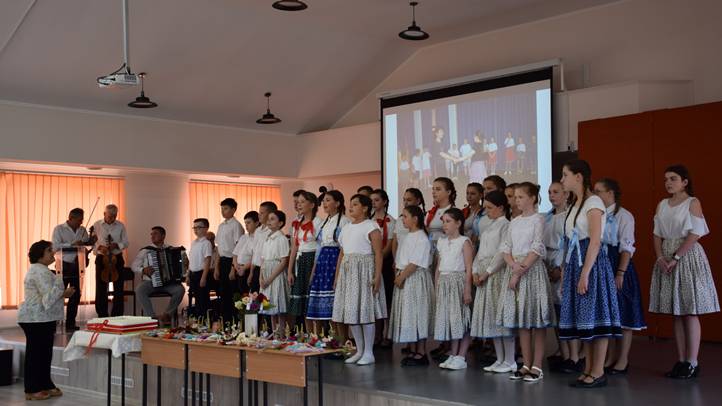 Tizenötéves a Bereg-vidéki Népzenei és Néptánctábor - Megtartó hagyományok, gyökerek. Fotó: Kárpátinfó/ Kovács Erzsébet