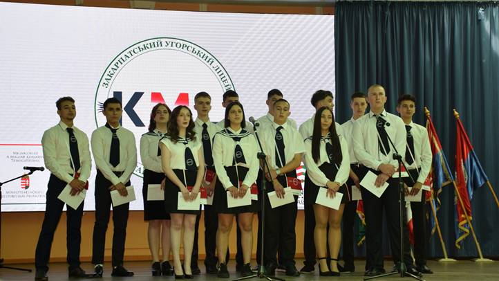 A Kárpátaljai Magyar Líceum első bizonyítványátadó ünnepségén - Az elsők bátorsága és felelőssége. Fotó: Kárpátinfó/ Kovács Erzsébet