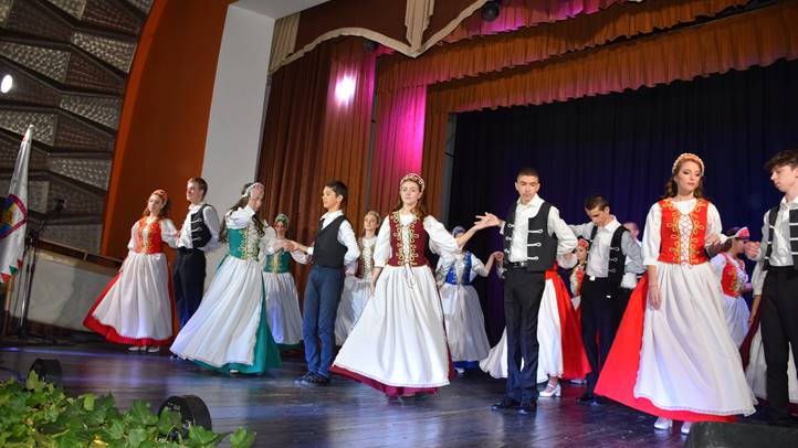 Szalagavató a Beregszászi Bethlen Líceumban - Legyetek jó emberek! Fotó: Kárpátinfó/ Kovács Erzsébet