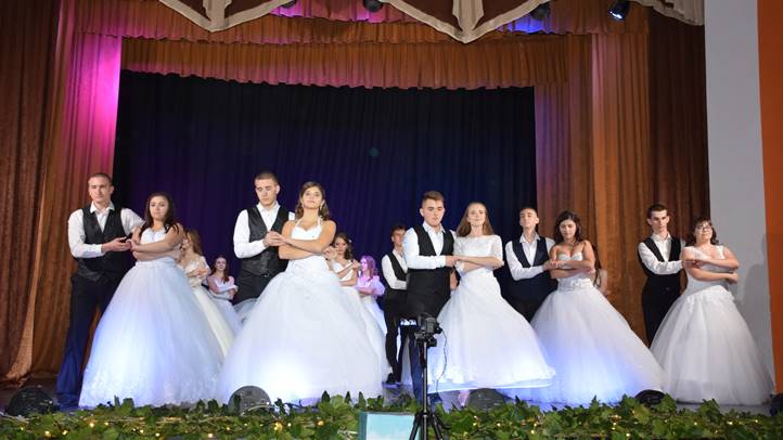 Szalagavató a Beregszászi Bethlen Líceumban - Legyetek jó emberek! Fotó: Kárpátinfó/ Kovács Erzsébet