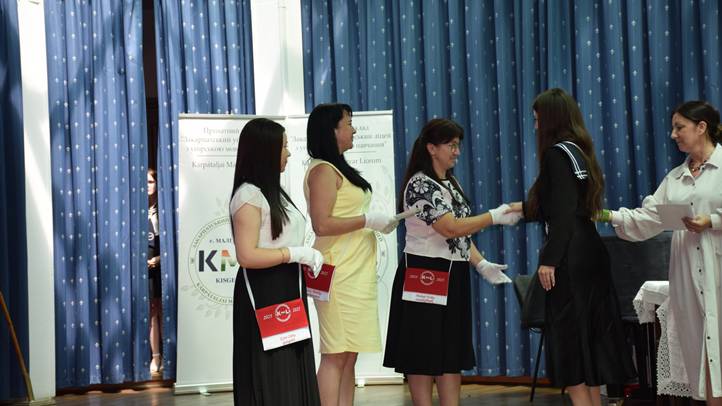 A Kárpátaljai Magyar Líceum első bizonyítványátadó ünnepségén - Az elsők bátorsága és felelőssége. Fotó: Kárpátinfó/ Kovács Erzsébet