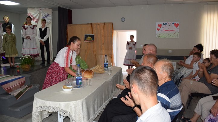 Megemlékezés Benében - Szent István és az új kenyér ünnepén.  Fotó: Kárpátinfo/Kovács Elemér