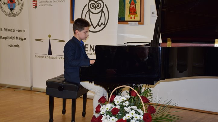 Hangverseny Beregszászban - Ünnepi ZeneVarázslat. Fotó: Kárpátinfó/ Kovács Erzsébet