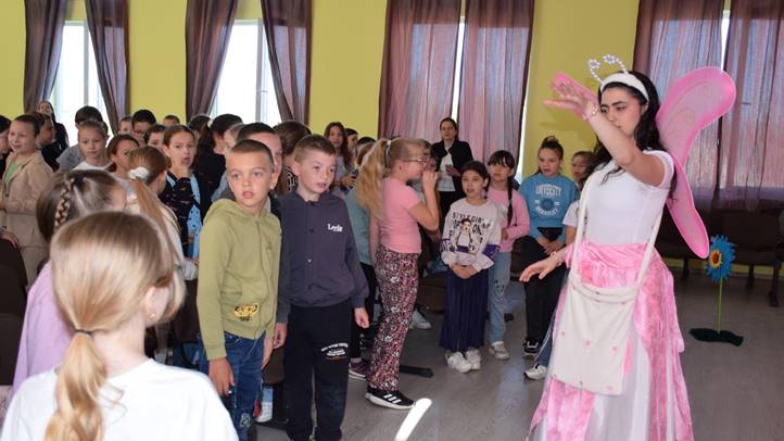 Elstartolt a Fiatal méhészek program - Ismerkedés a kaptárak népével. Fotó: Kárpátinfó/ Kovács Elemér