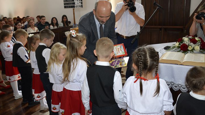 A Kárpátaljai magyar iskolák központi tanévnyitó ünnepségén - „Mindeddig megsegített minket az Úr”  Fotó: Fábián Zoltán 