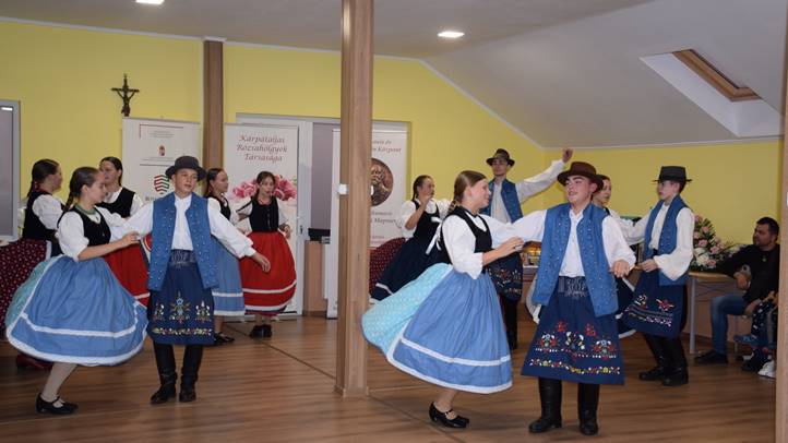 Családi délután a rózsahölgyek szervezésében - Híd a generációk között. Fotó: Kárpátinfó/ Kovács Erzsébet