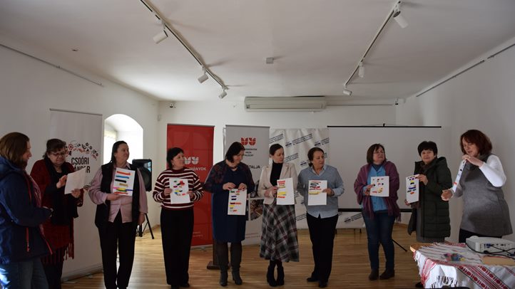 Viseletvarrók szakmai napja az ungvári várban - Inspiráció Kárpátalja népi varrásmintáiból és díszítményeiből. Fotó: Kárpátinfó/ Kovács Erzsébet