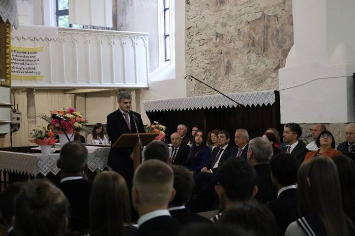 A Kárpátaljai Magyar Líceum központi tanévnyitója Visken