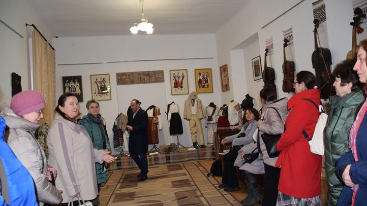 Viseletvarrók szakmai napja az ungvári várban - Inspiráció Kárpátalja népi varrásmintáiból és díszítményeiből. Fotó: Kárpátinfó/ Kovács Erzsébet