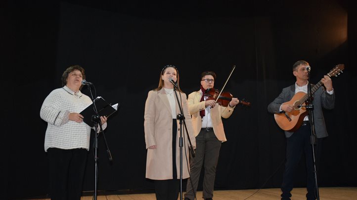 Keserédes jubileumi ünnepség Eszenyben - 35 éves a Ritmus Táncegyüttes. Fotó: Kárpátinfó/ Kovács Erzsébet