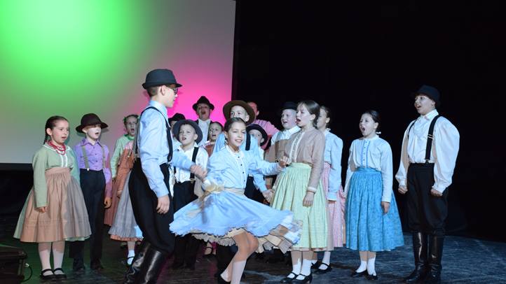 A Beregszászi Rezeda Folkműhely évzáró gálakoncertjén - Az ifjú tehetségek meghódították a szíveket. Fotó: Kárpátinfó/ Kovács Erzsébet