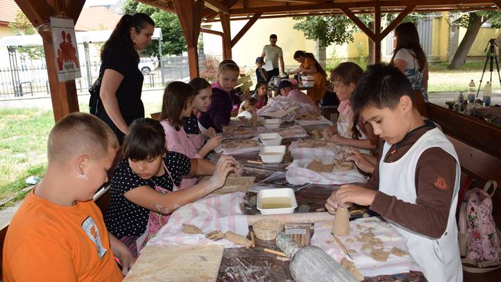 Harmadszor szervezte meg a Horváth Anna Alkotótábort a KMNE - Az alkotás öröme. Fotó: Kárpátinfó/ Kovács Erzsébet