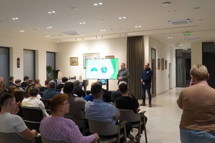 Fockter Zoltán előadása az űrkutatásról az Ortutay Központban - Barangolás a csillagok között 