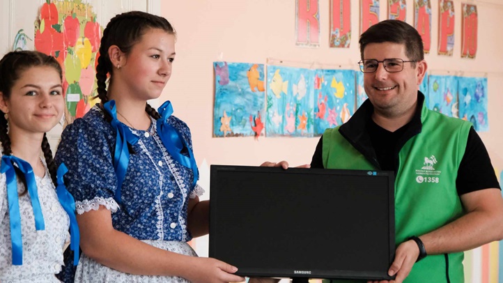 Számítógépeket adott át Kisdobronyban az MRSZ