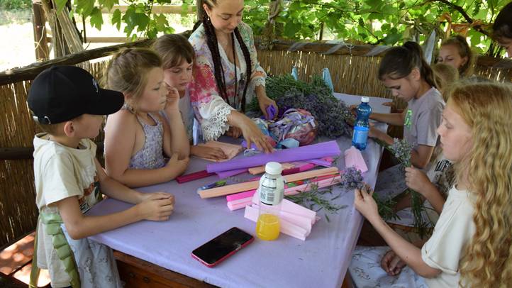 Nagycsaládos kirándulás a beregardai hegyen - Hív a levendulamező! Fotó: Kárpátinfó/ Kovács Elemér