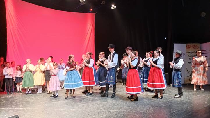 A Rezeda Folkműhely gálakoncertje Beregszászon - Örökösök és értékőrzők. Fotó: Kárpátinfo/Kovács Erzsébet