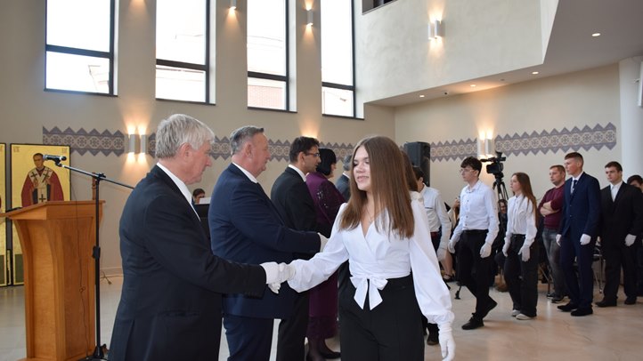 Az Egán Ede Szakképzési Centrum tanévnyitó ünnepségén Beregszászban - Piacképes szakmával a szülőföldön boldogulni. Fotó: Kárpátinfó/Kovács Erzsébet