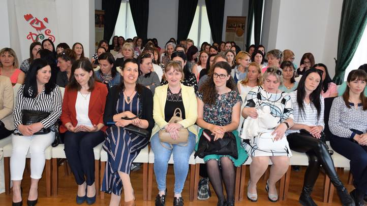 KMNE: édesanyák lelki délutánja a Perényi Kultúrkúriában - Testi-lelki töltekezés. Fotó: Kárpátinfo/ Kovács Erzsébet