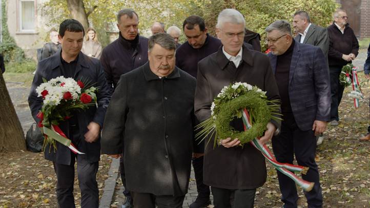 Csöndes megemlékezés Ungváron - Hősök, hazafiak, példaképek. Fotó: Kárpátinfó/ Kovács Elemér