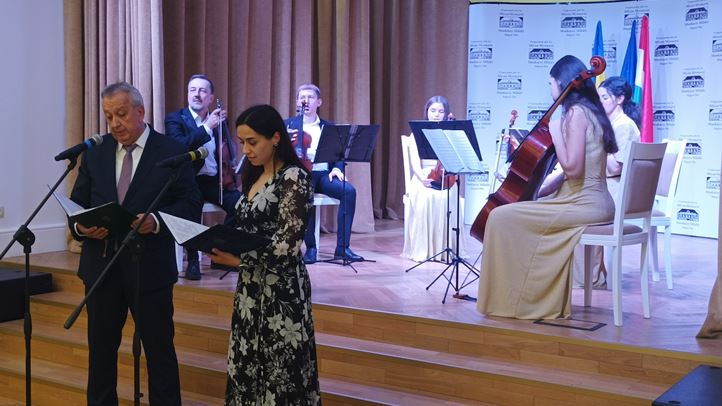 Földessy Péter és unokája jubileumi kiállítása Munkácson - „És lőn este, és lőn reggel” Fotó: Kárpátinfó/ Kovács Erzsébet