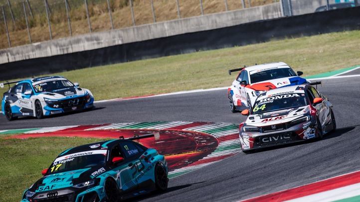 Nagyon közel volt a dobogóhoz Losonczy Levente Mugellóban. Fotó: AL Motorsport Photography