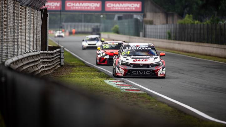 Első futamgyőzelmét aratta a TCR Europe-ban Losonczy Levente Zolderben. Fotó: Ollivision