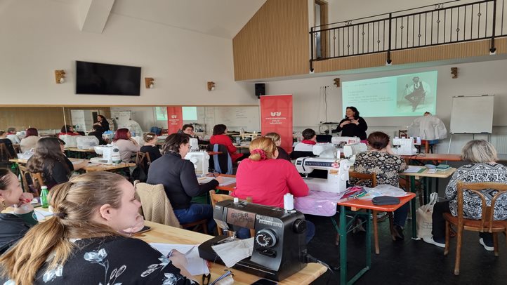 Hagyományőrző képzések Felvidéken - A tavaszi pedagógus-továbbképzésről és a népviseletvarró tanfolyamról. Fotó: Hagyományok Háza Hálózat