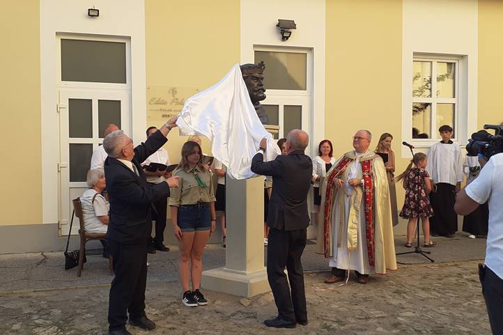 Kenyérszentelés és szoboravatás Beregszászban - A legnehezebb időben is lehet jövőt teremteni