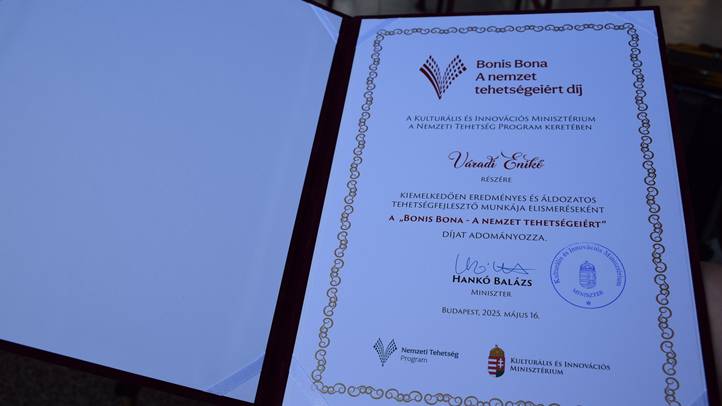 Váradi Enikő Visken vette át a Bonis Bona díjat - A nemzet tehetségeiért. Fotó: Kárpátinfó/ Kovács Erzsébet