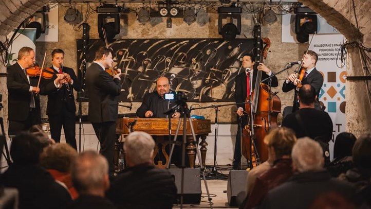 Révbe jutott népzenészek - III. Felvidéki Népzenésztalálkozó Komáromban. Fotó: Hagyományok Háza Hálózat