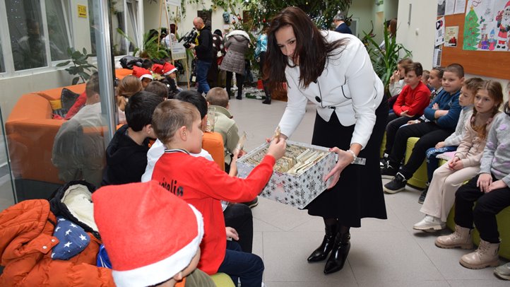  Határon átnyúló együttműködés: tizenhétezer mézeskalács szívhez szóló üzenetekkel - Magyarországi diákok karácsonyi ajándéka. Fotó: Kárpátinfó/ Kovács Elemér